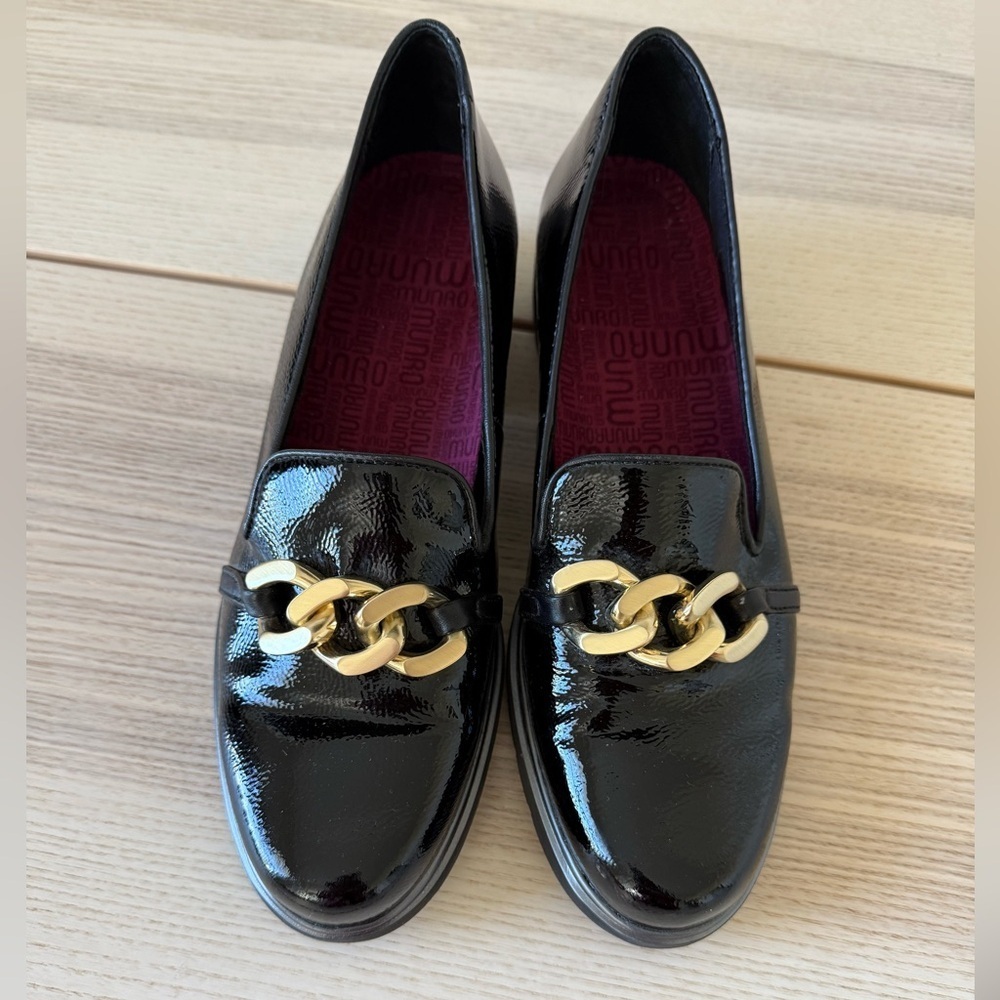 Munro WOMEN'S VIV BLACK CRINKLE PATENT LOAFER Chain Detail size 11 M - Picture 2 of 6